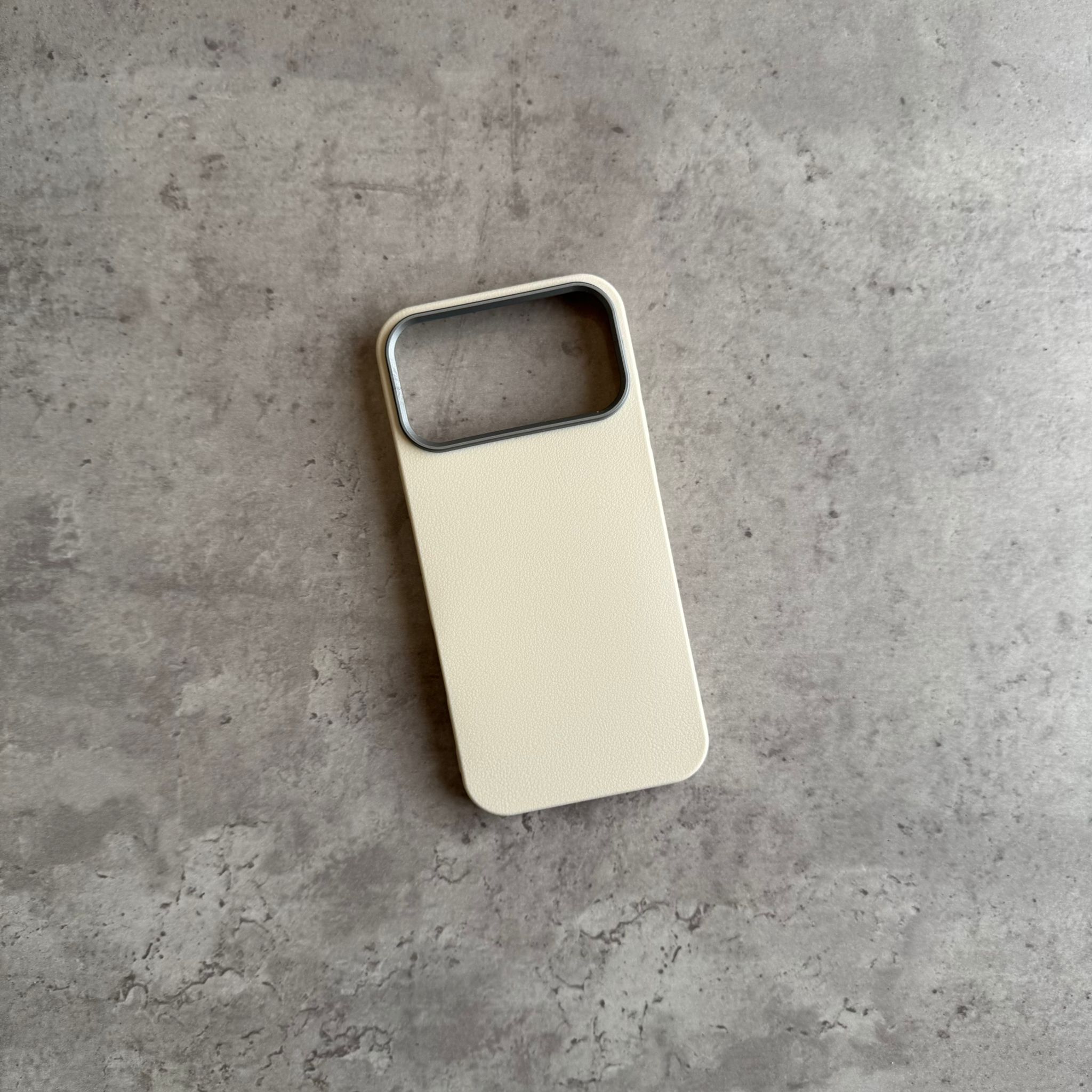twenty-one-qatar-cases-iphone-17-pro-max (2)